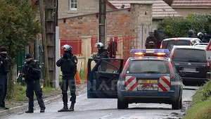 FILMUL CĂUTĂRII autorilor atentatului de la Charlie Hebdo: Operaţiune de amploare la nord-est de Paris, pentru 