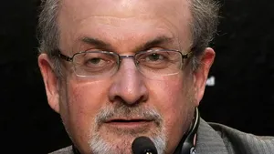 Prezenţa scriitorului Salman Rushdie la Târgul de Carte de la Frankfurt generează controverse. Iranul cere boicot
