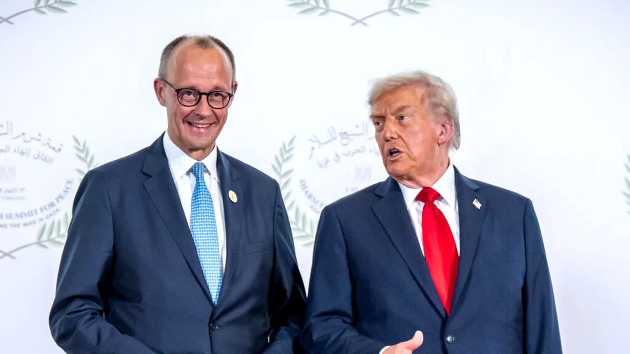 Cadou neașteptat pentru Trump la summitul G7. Ce a primit de la cancelarul Germaniei
