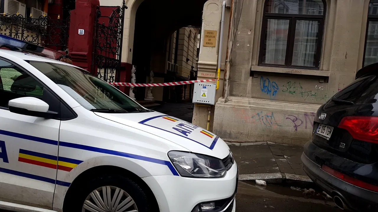 Şaşe agenţi, blocaţi în liftul din incinta Poliţiei Capitalei. Cabina a căzut în gol