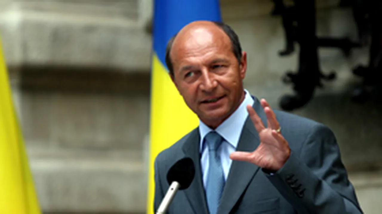 Băsescu: Se fac presiuni pentru ca Primăria să îi dea lui Constanda terenul de sub Satul Francez