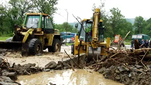 Circulaţia rutieră şi feroviară în Neamţ şi Suceava, restricţionată