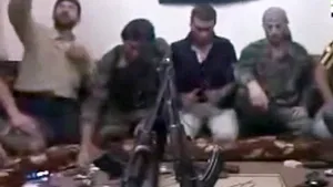 Mai mulţi rebeli sirieni DETONEAZĂ accidental o bombă, în timp ce încercau sa-şi facă un selfie - VIDEO