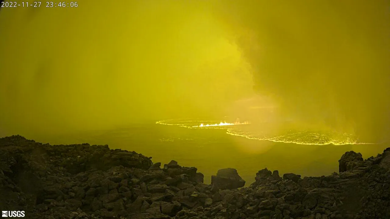 Cel mai mare vulcan activ din lume erupe în Hawaii