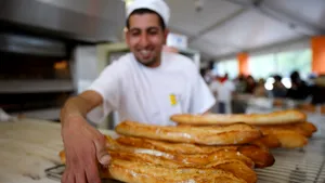 Brutarii francezi cer ca bagheta să devină simbol al patrimoniului cultural UNESCO