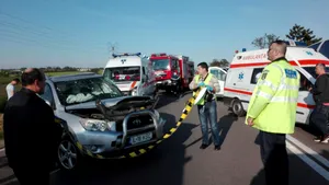 Nouă RĂNIŢI în urma coliziunii dintre o dubiţă şi un autoturism de teren, la ieşirea din Constanţa