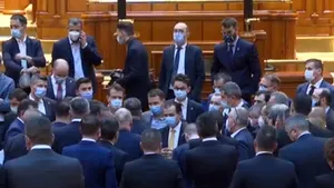 LIVE TEXT Scandal în miez de noapte la Parlament. AUR închide şedinţa înainte să fie ales preşedintele Camerei Deputaţilor