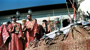 Patriarhia pregăteşte 300 de litri de mir pentru sfinţirea din Joia Mare