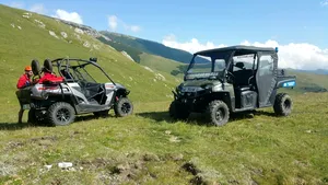FOTO | Turişti surprinşi de furtună şi întuneric pe un traseu din Munţii Bucegi, coborâţi de pe munte de salvamontişti. Alţi doi oameni care plecaseră într-o drumeţie către Vf. Omu au sunat la 112