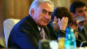 Strauss-Kahn: Unii români şi-ar putea pierde slujbele în următoarele luni