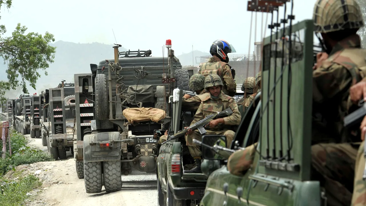 Pakistanul a transferat în valea Swat trupe de la graniţa cu India