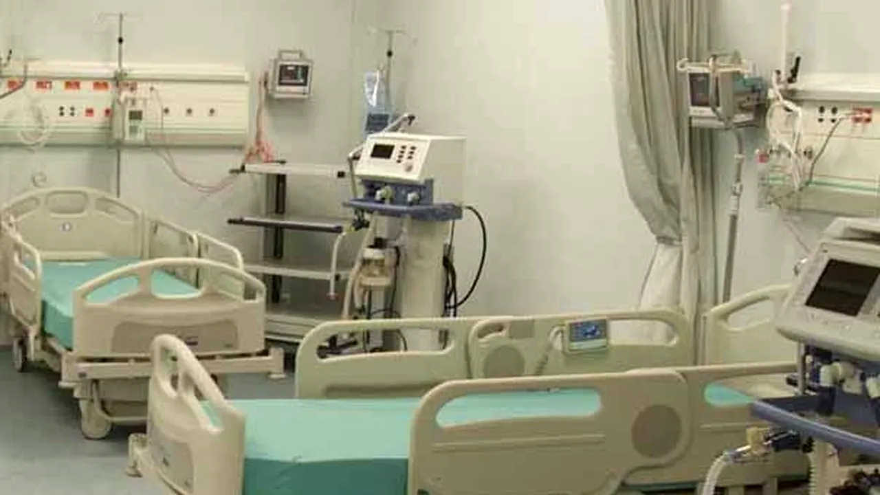 Guvernul reduce numărul de paturi în spitale şi taie autorizaţii pentru minim 150 unităţi