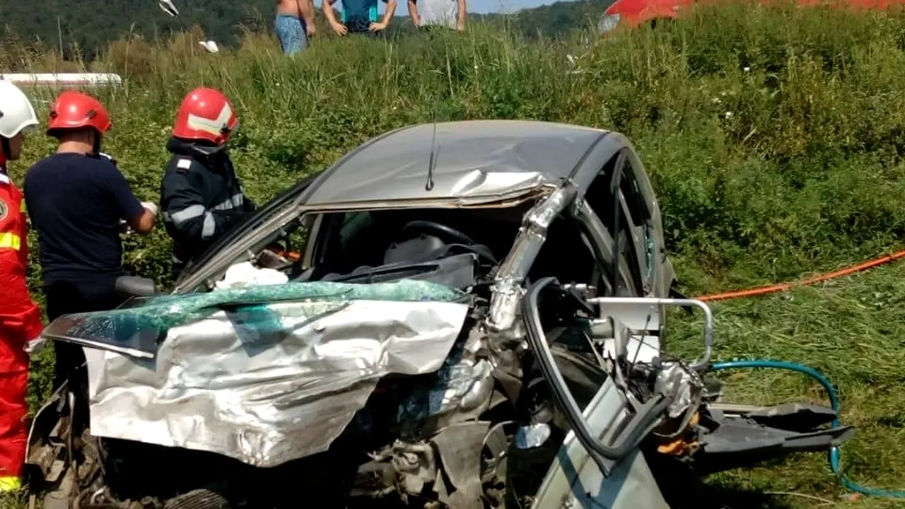 Un bărbat a murit în urma impactului dintre un un tir şi un autoturism, pe DN 7, în Arad