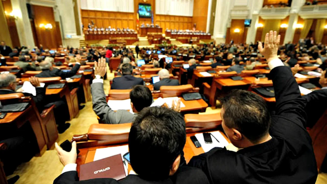 Proiect USR PLUS. Sancţiuni mai dure pentru injurii în Parlament