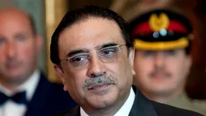 Preşedintele pakistanez i-a predat premierului controlul operaţional al armei nucleare