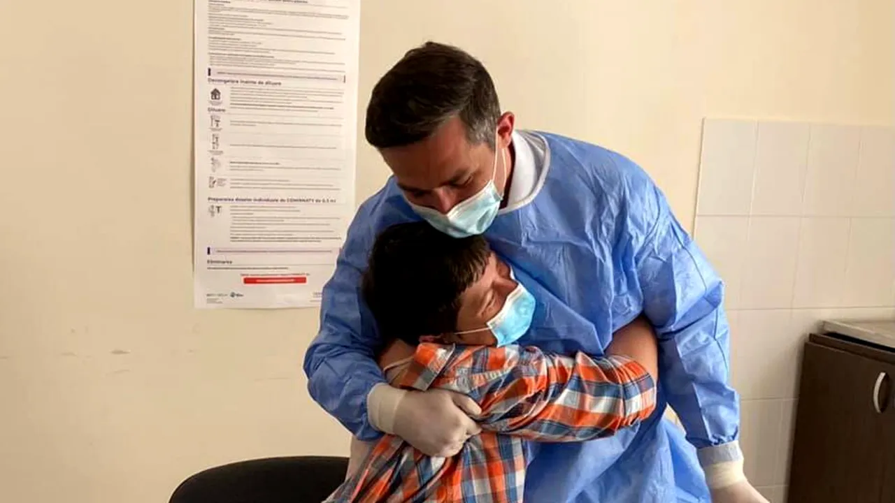 Valeriu Gheorghiţă şi-a vaccinat verişoara şi consătenii