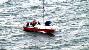 German aflat într-un velier care risca să se scufunde în Dunăre, salvat de poliţiştii de frontieră