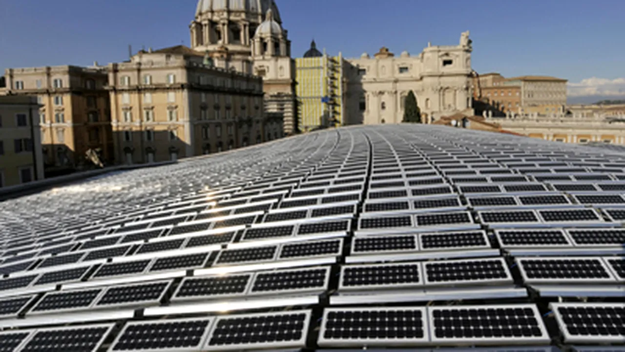 Vaticanul inaugurează prima sa instalaţie de energie solară (Galerie Foto)