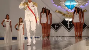 Mazăre, costumat în amiral: Mi-ar fi plăcut să urmez carieră militară şi să am gardă formată din femei - FOTO