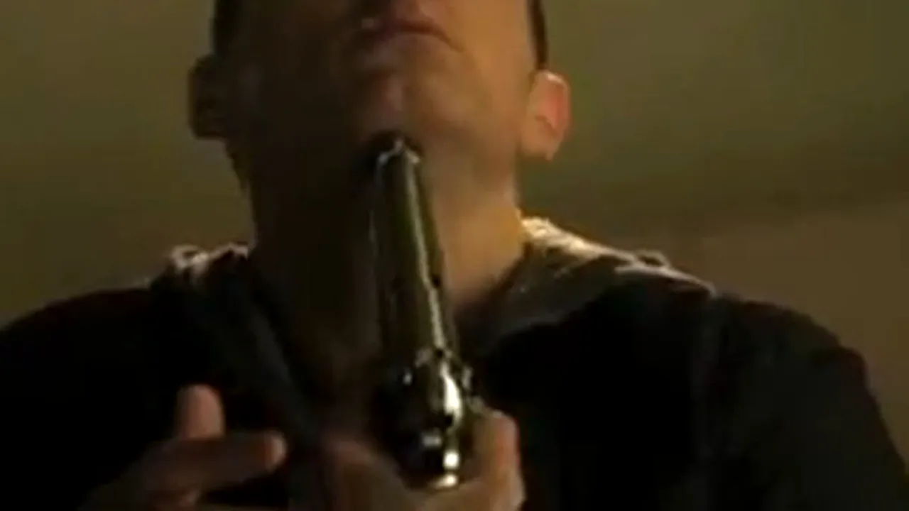 Eminem, videoclip şocant: Starul îşi sugrumă iubita şi se sinucide - VIDEO