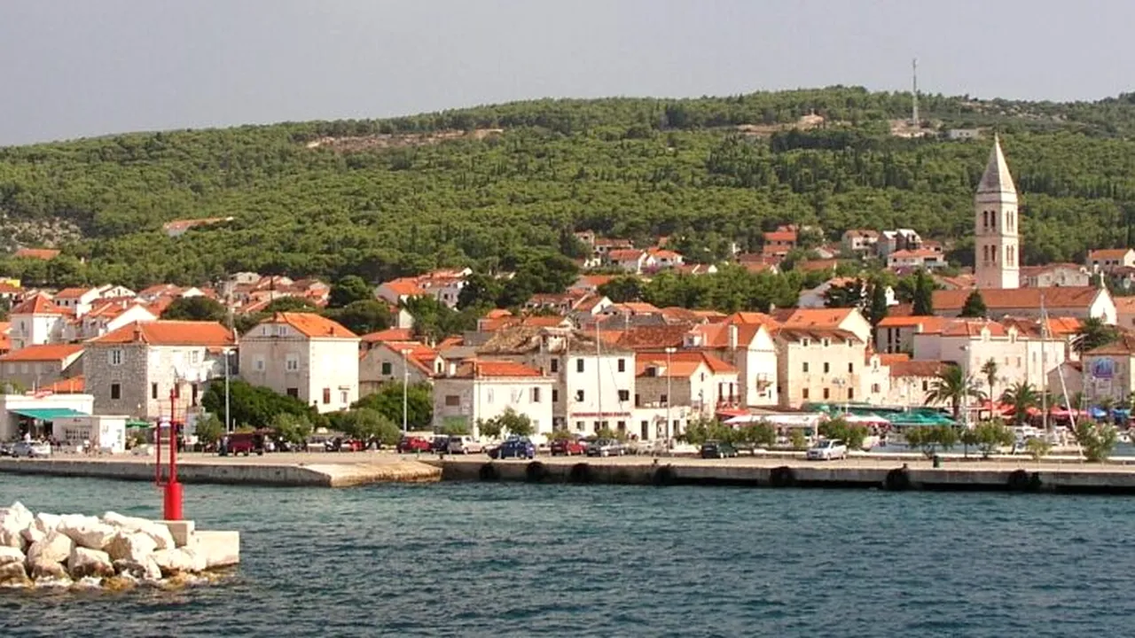 O pensionară și-a cheltuit aproape întreaga pensie pe o vacanță de 10 zile la mare. Nici măcar nu a plătit cazarea