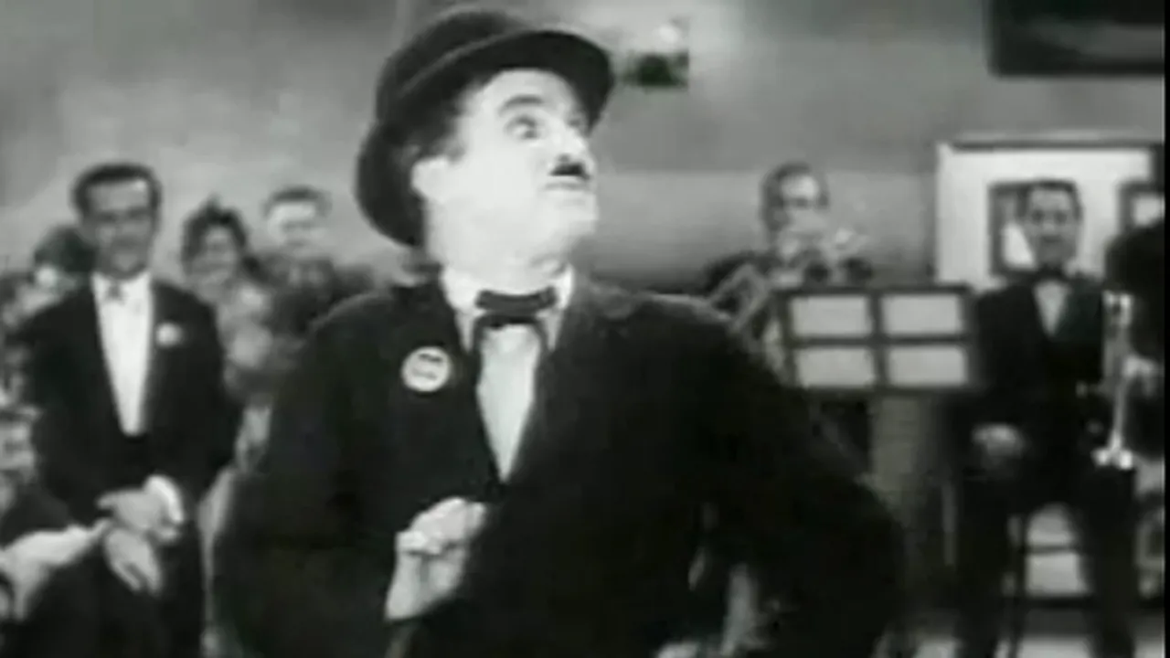 O pălărie şi un baston care au aparţinut actorului Charlie Chaplin, scoase la licitaţie