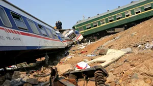 Accidentul feroviar din China, cauzat de excesul de viteză al uneia dintre garnituri