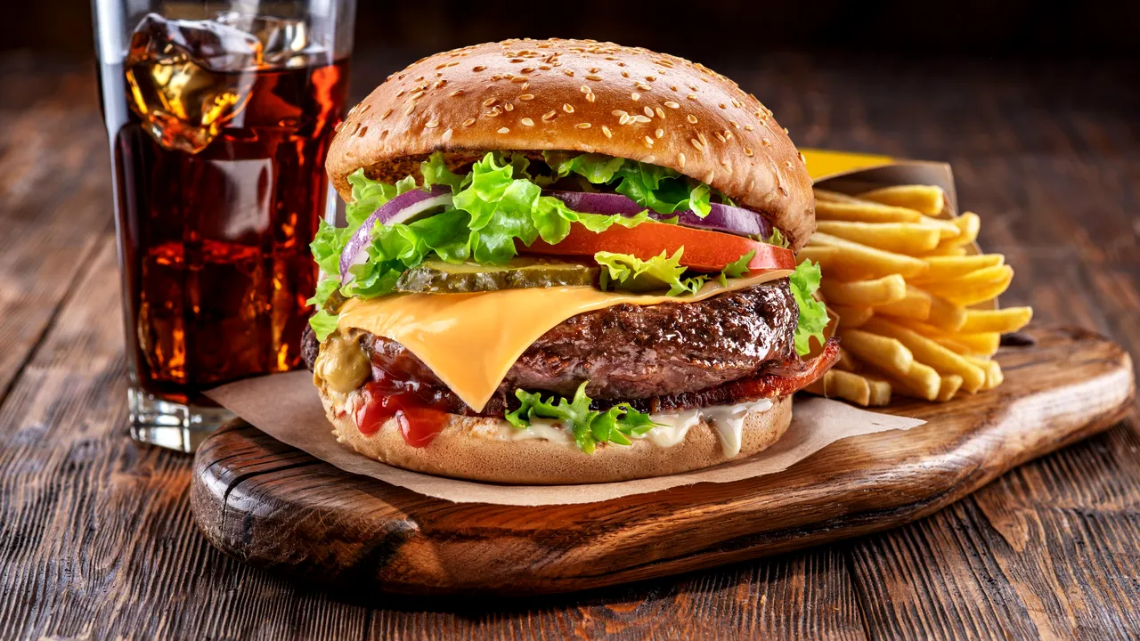 Alimentele care împing creierul să mănânce în exces

