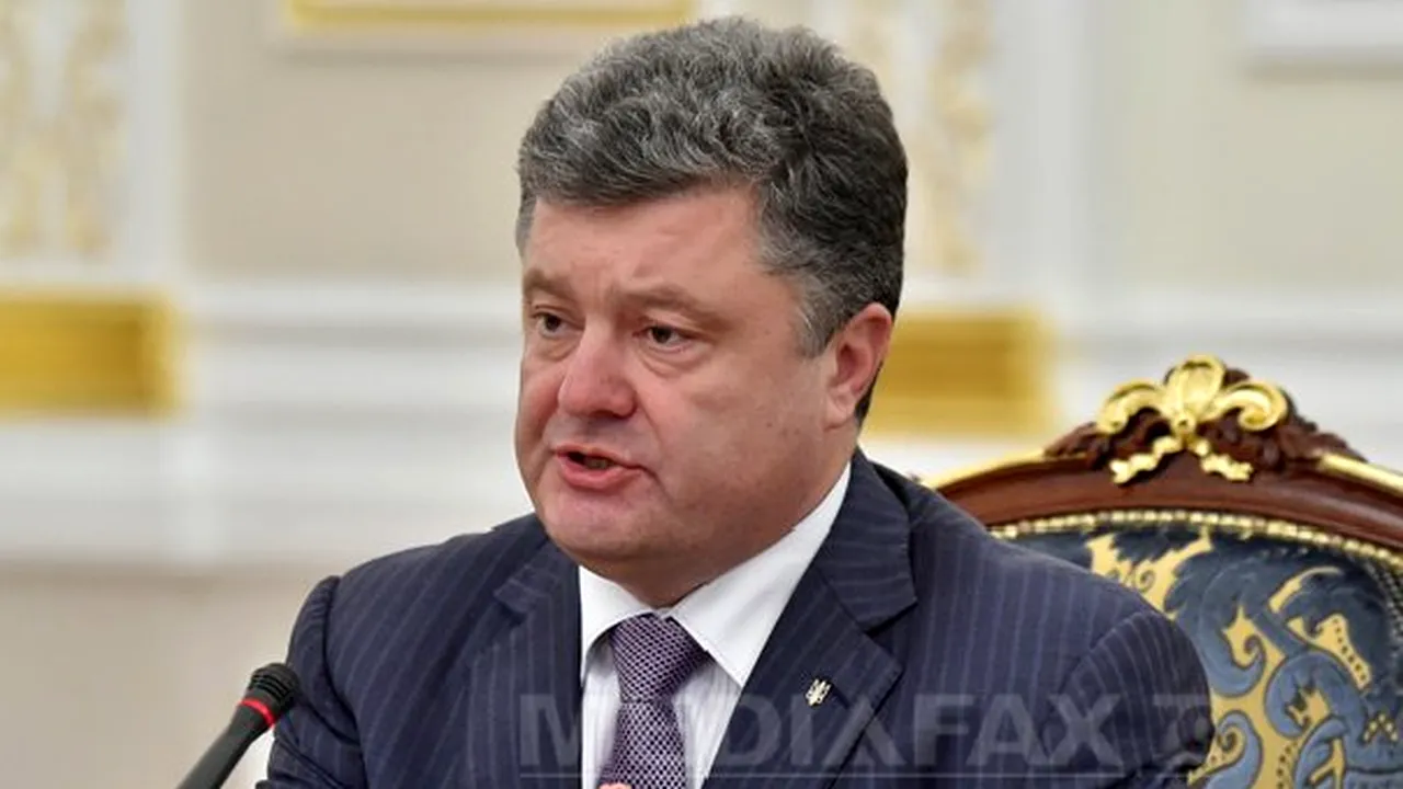 Petro Poroşenko ameninţă cu anularea armistiţiului după doborârea unui elicopter