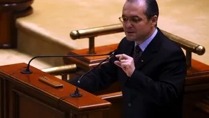 Boc cere reducerea cu 25% a salariilor în companii de stat, inclusiv la Eximbank şi CEC