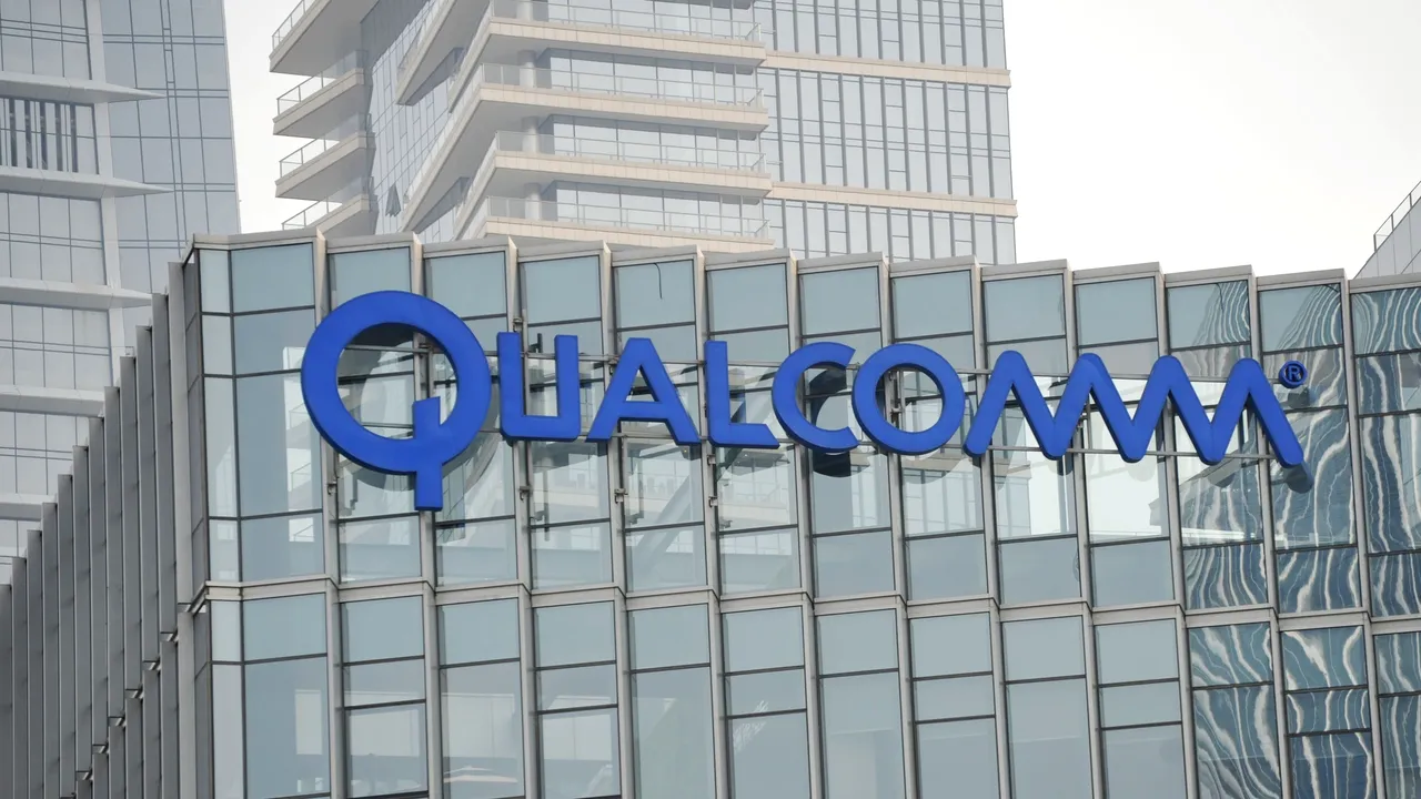 Ar putea fi cea mai mare tranzacţie din industria electronicelor: Broadcom a oferit 105 miliarde dolari pentru achiziţia Qualcomm