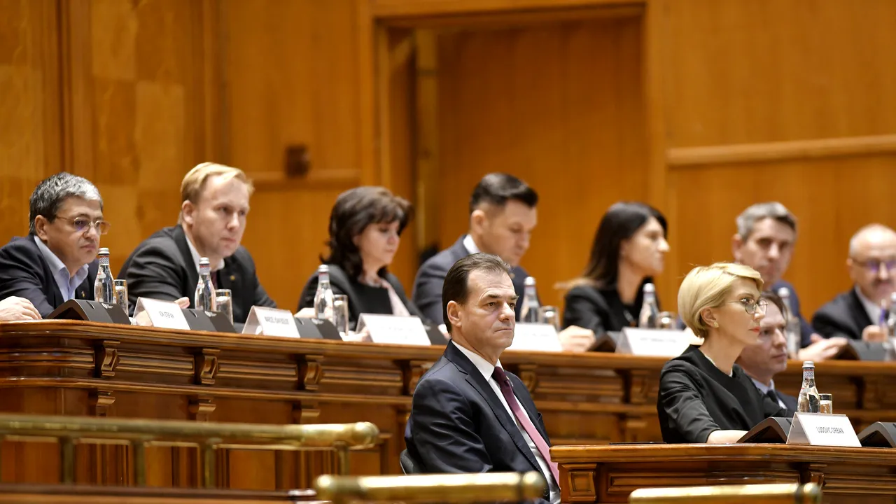 VIDEO Plen reunit la Parlament. Guvernul şi-a angajat răspunderea pe Legea Bugetului şi modificările OUG 114 / Orban: De la 1 ianuarie, detaşările din privat să înceteze. Excepţie face personalul MAE