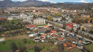 Deşi stau pe un munte de cărbune, nu au căldură în case. Locuitorii din Valea Jiului îngheaţă în şcoli şi la locurile de muncă: 