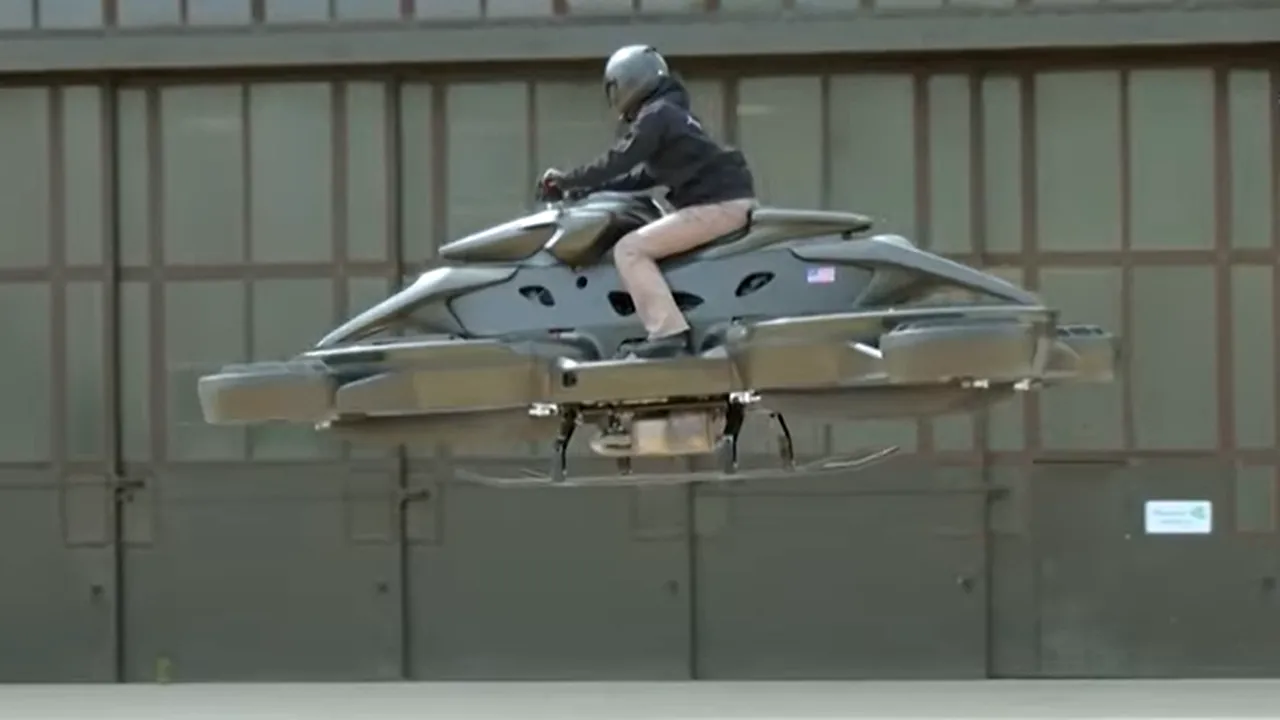 Bicicleta zburătoare a devenit realitate: circulă cu 100 km/h, dar preţul te pune pe gânduri
