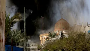 Atacuri israeliene în Gaza. Dronele au lovit o şcoală şi tabere de corturi