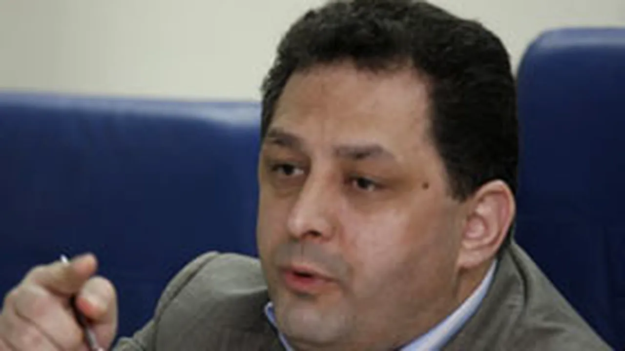 Vanghelie spune că e filat de SRI şi 