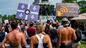 PREZENTUL FĂRĂ PERDEA Marius Oprea | Rusia şi China sabotează democraţiile occidentale, susţinînd prin mişcarea QAnon apărarea ”drepturilor personale” şi toate ”conspiraţiile” anti-vaccinare