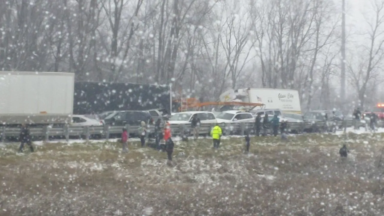 Accident în lanţ pe o autostradă din Statele Unite: Cel puţin trei morţi şi zeci de răniţi - FOTO, VIDEO