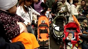 Romanian Mothers End Protest At Govt HQ