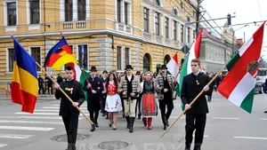 Peste 500 de etnici maghiari, la un marş desfăşurat la Cluj de Ziua Maghiarilor de Pretutindeni - FOTO