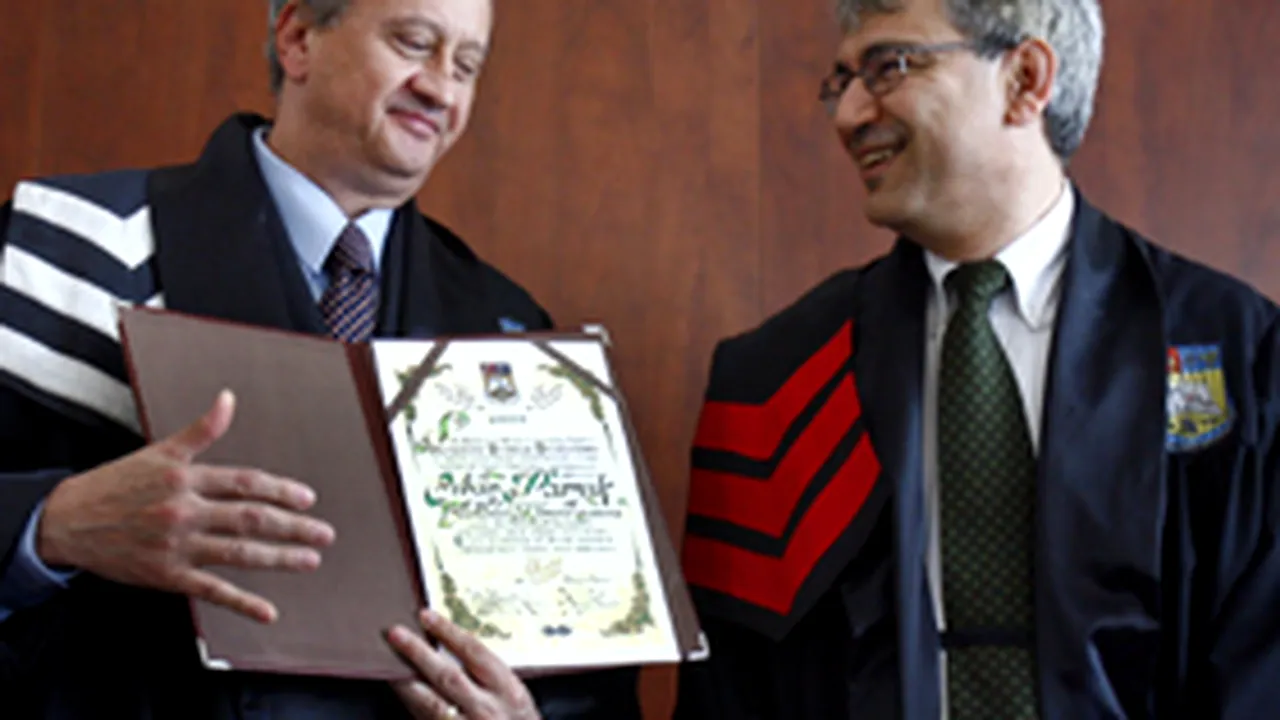 Orhan Pamuk a primit titlul de Doctor Honoris Causa al Universităţii Bucureşti