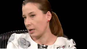 Ochii pe mine! Raluca Kişescu, Business Consultant şi scriitoare: ”Visez să fac lucruri care să conecteze oameni şi culturi. Visez să pun generaţiile împreună!”