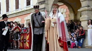 GALERIE FOTO Noaptea Muzeelor a început cu PROTEST, la Alba: Călătorie în timp şi paradă cu personalităţi istorice