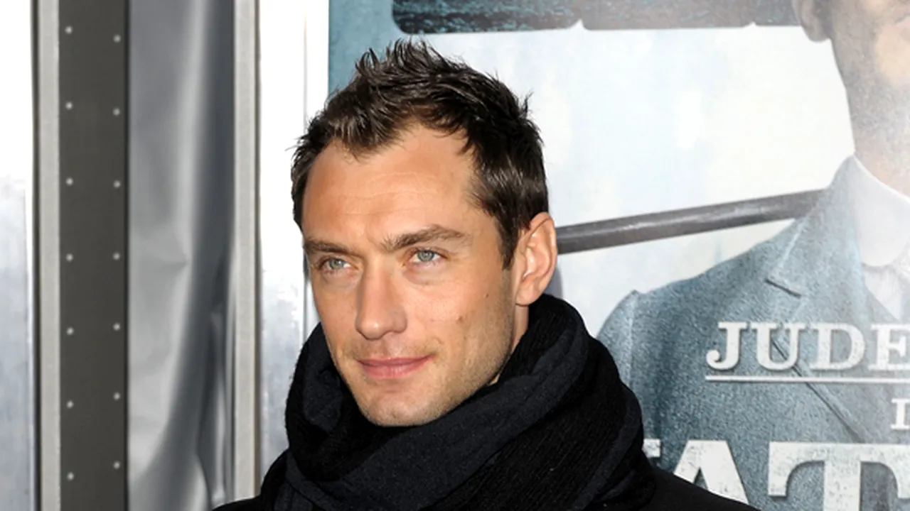 Jude Law îşi va putea vedea fiica cea mică doar de două ori pe an