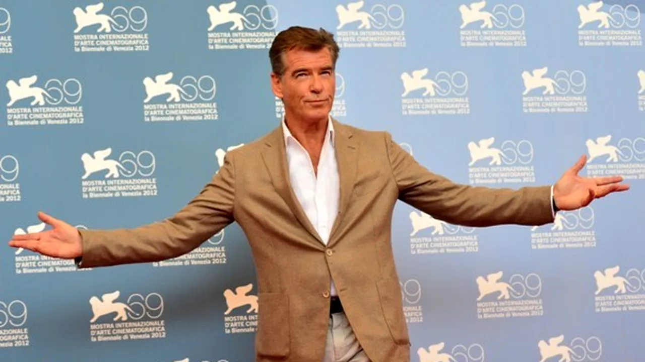 Pierce Brosnan, de nerecunoscut: Ce look a adoptat fostul interpret al personajului James Bond - GALERIE FOTO