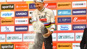 Campionul mondial Tadej Pogačar domină clasamentul UCI, după victoria în primul „monument” al anului