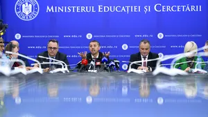 Ministerul Educaţiei organizează o sesiune de informare pe tema planurilor-cadru pentru învăţământul liceal