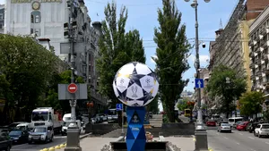 Violenţe incredibile la Kiev, cu două zile înaintea finalei Ligii Campionilor. Fanii lui Liverpool, atacaţi brutal într-un restaurant: 