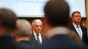 ZF: Momentul deciziei pentru Mugur Isărescu, omul cu cea mai mare vechime în funcţia de guvernator al unei bănci centrale din întreaga lume. Cine crede Bloomberg că l-ar putea înlocui la şefia BNR
