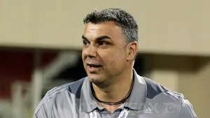 Cosmin Olăroiu, al 24-lea antrenor român la o echipă naţională străină